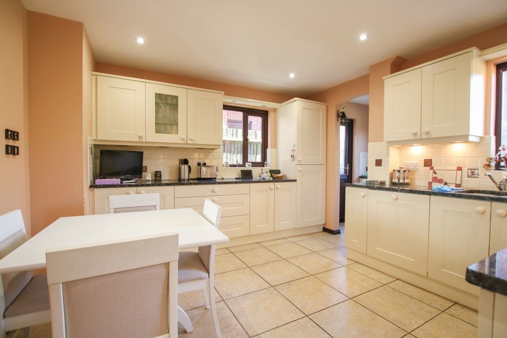 Property photo 3 of 21