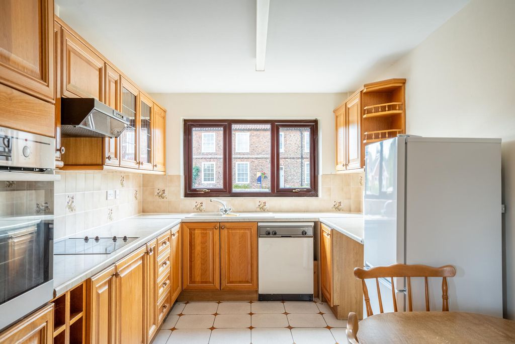 Property photo 3 of 28 Kitchen