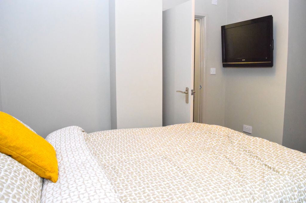 Property photo 3 of 7 Double Ensuite