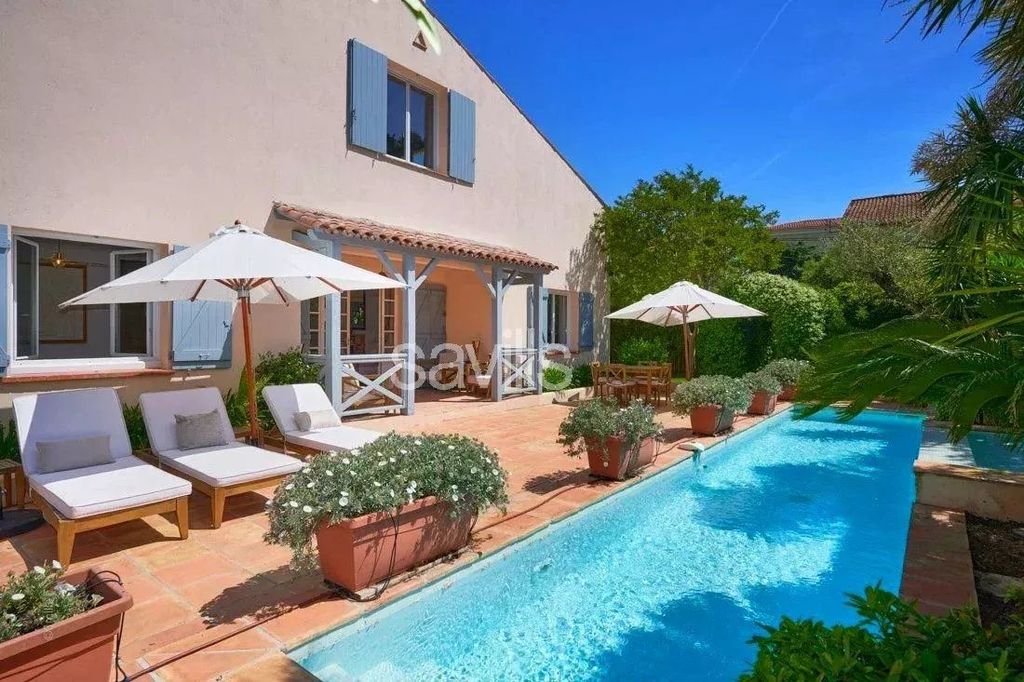 Property photo 1 of 22 Villa With Private Pool In The Centre Of The Village Of Saint-Tropez