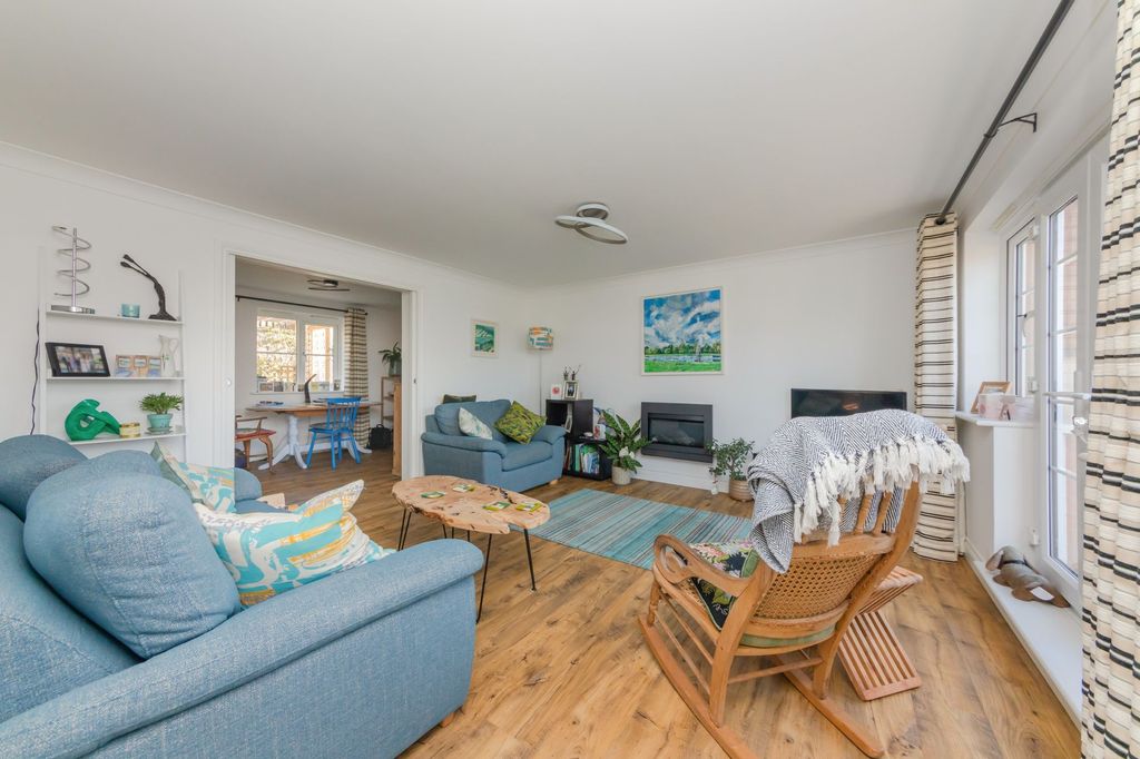 Property photo 2 of 22