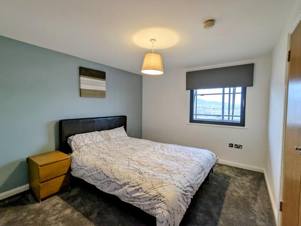 Property photo 3 of 11 Entrance Hall