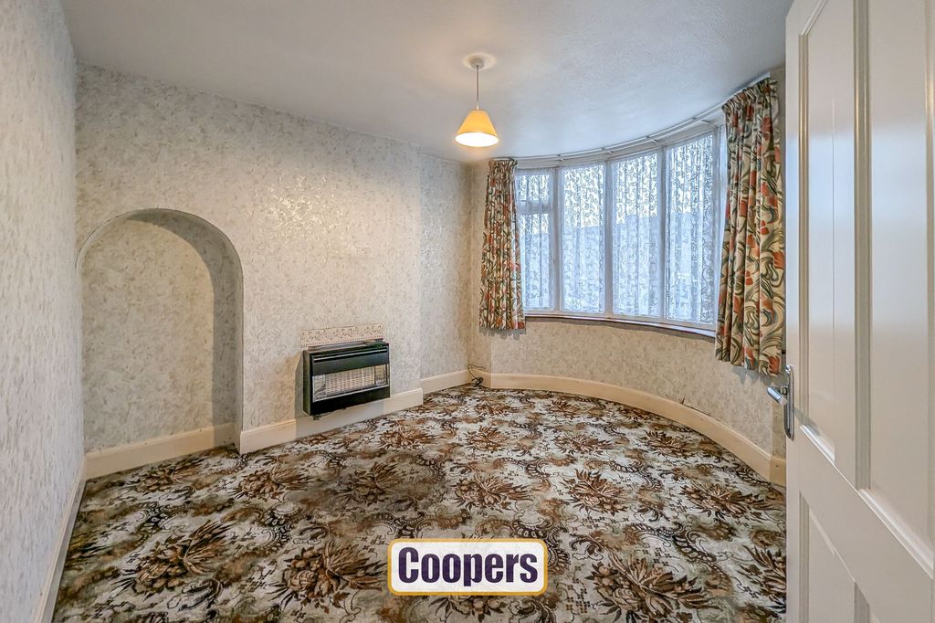 Property photo 2 of 18 Lounge