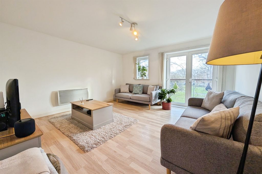 Property photo 3 of 15 (Main)