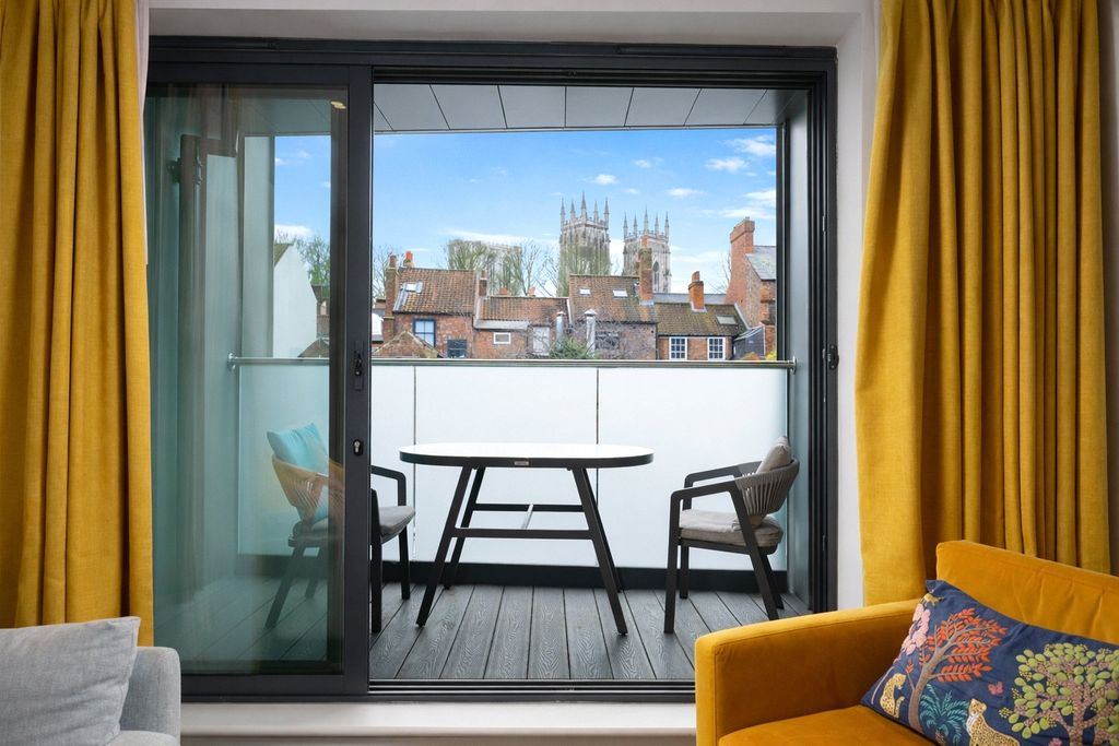 Property photo 2 of 16 Photos