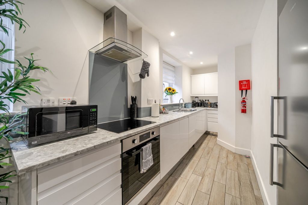 Property photo 3 of 8 Picture No. 06