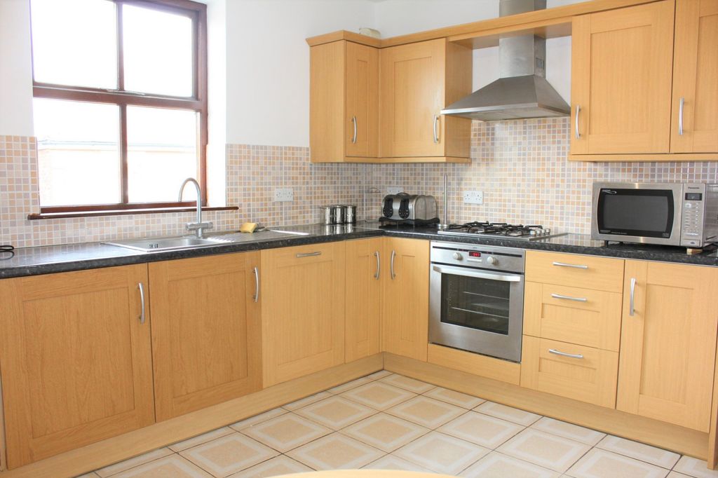 Property photo 2 of 6