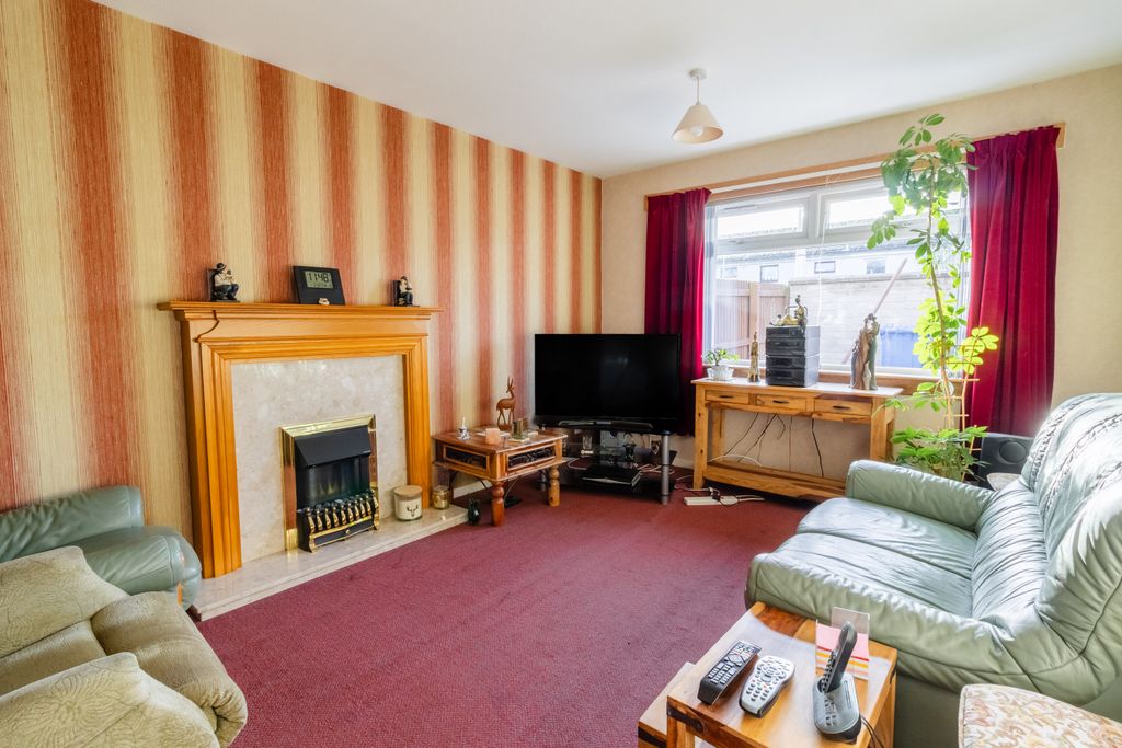 Property photo 3 of 21 Lounge