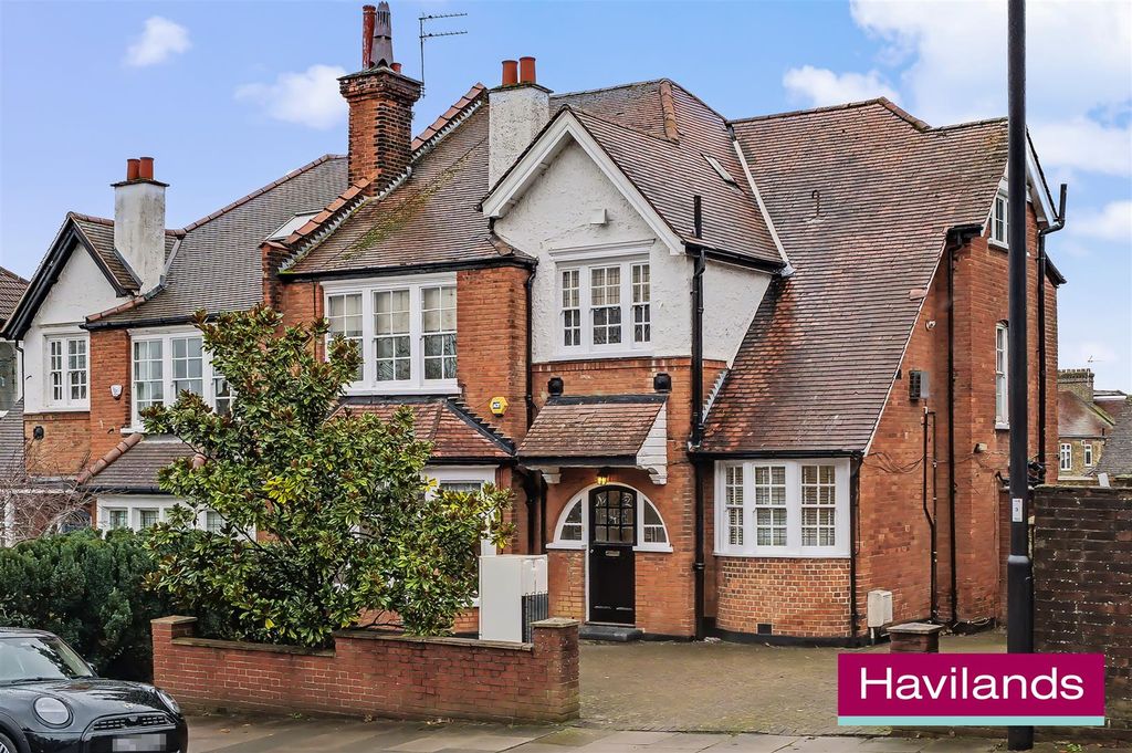 Property photo 1 of 23 2 Old Park Ridings N21 2EU-20.Jpg