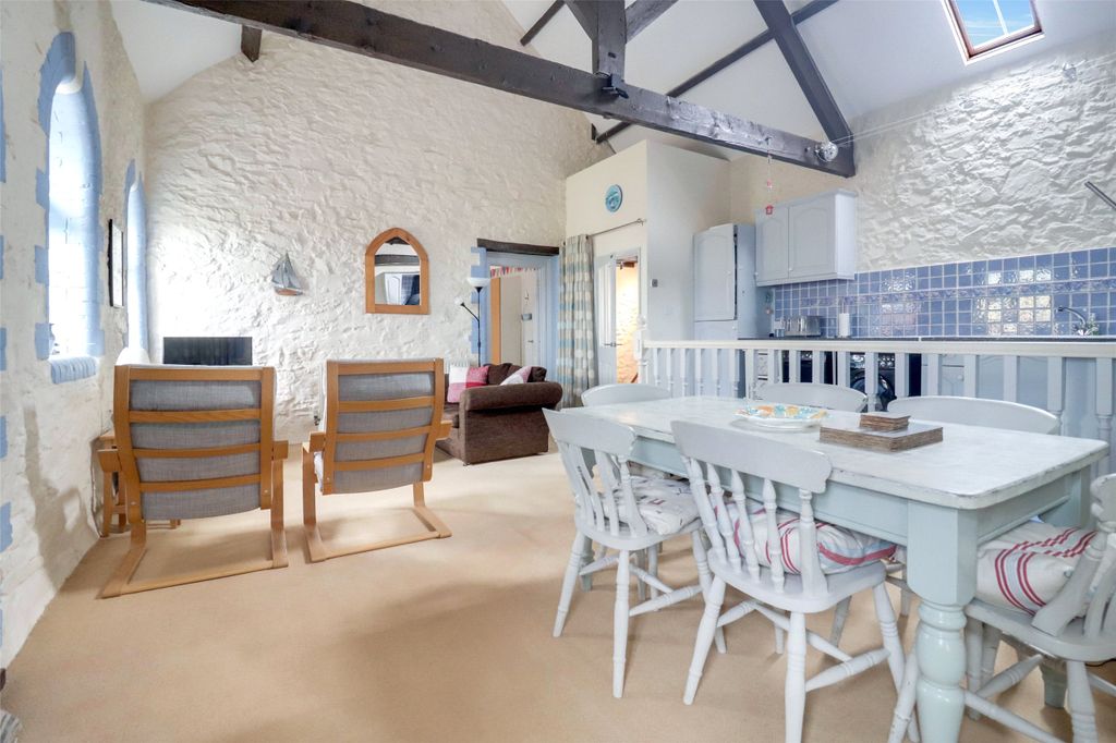 Property photo 2 of 15 Picture No. 14