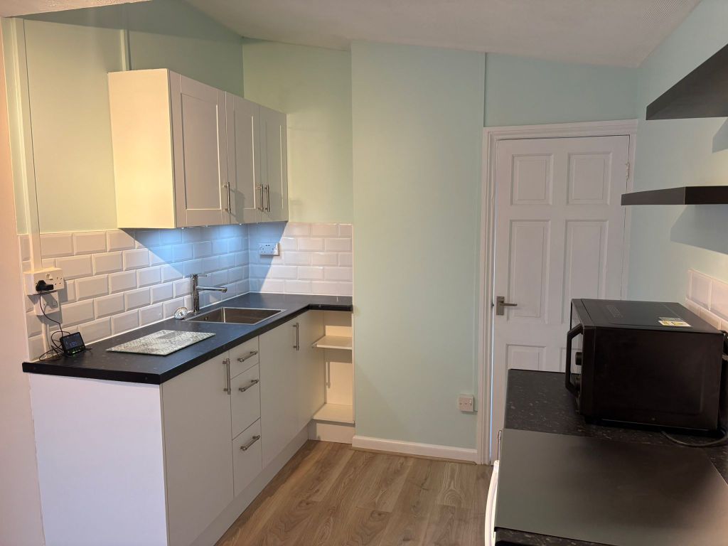 Property photo 2 of 7 Kitchen