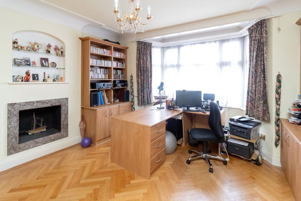 Property photo 3 of 16 Picture No. 14