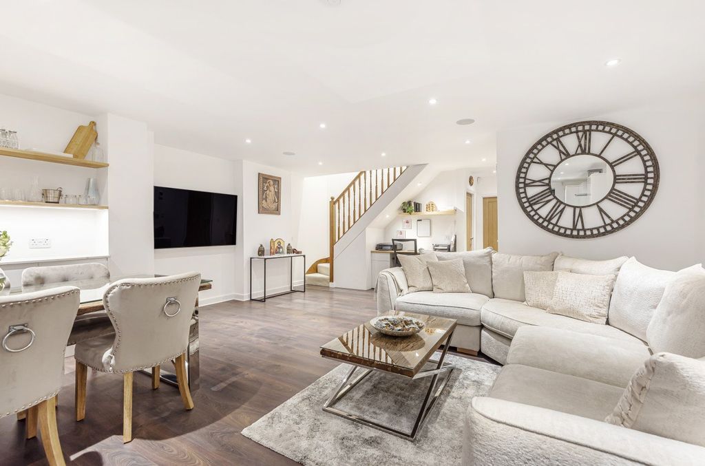 Property photo 2 of 17 Picture 2