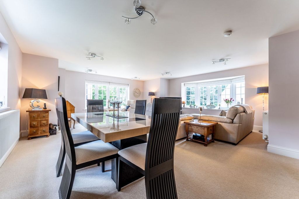 Property photo 3 of 46