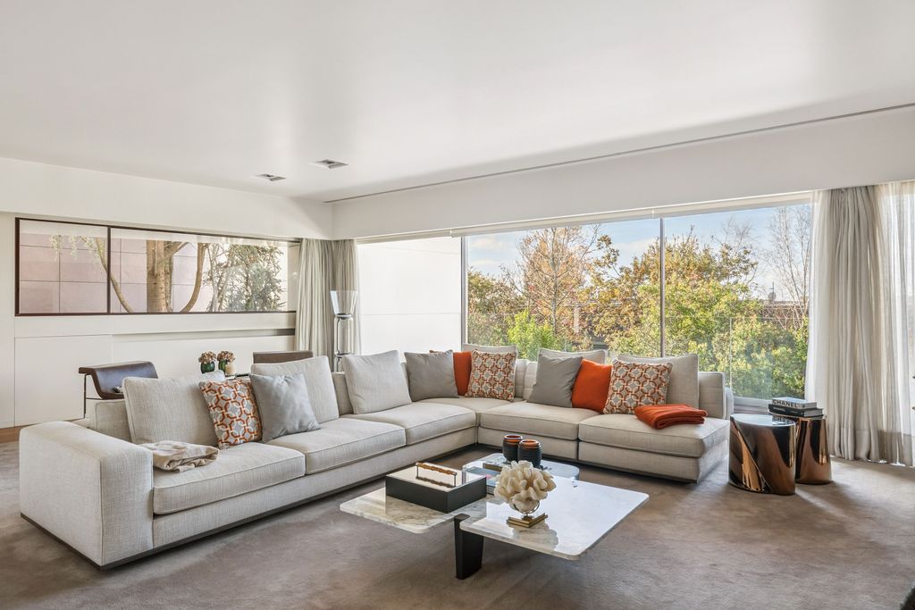 Property photo 2 of 36