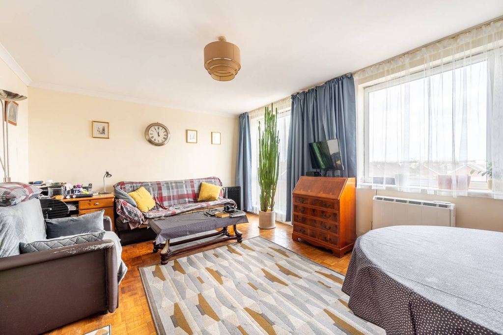 Property photo 2 of 7