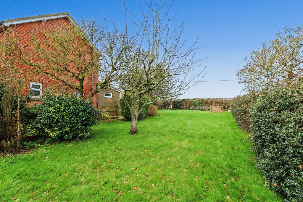 Property photo 2 of 14 Garden 2