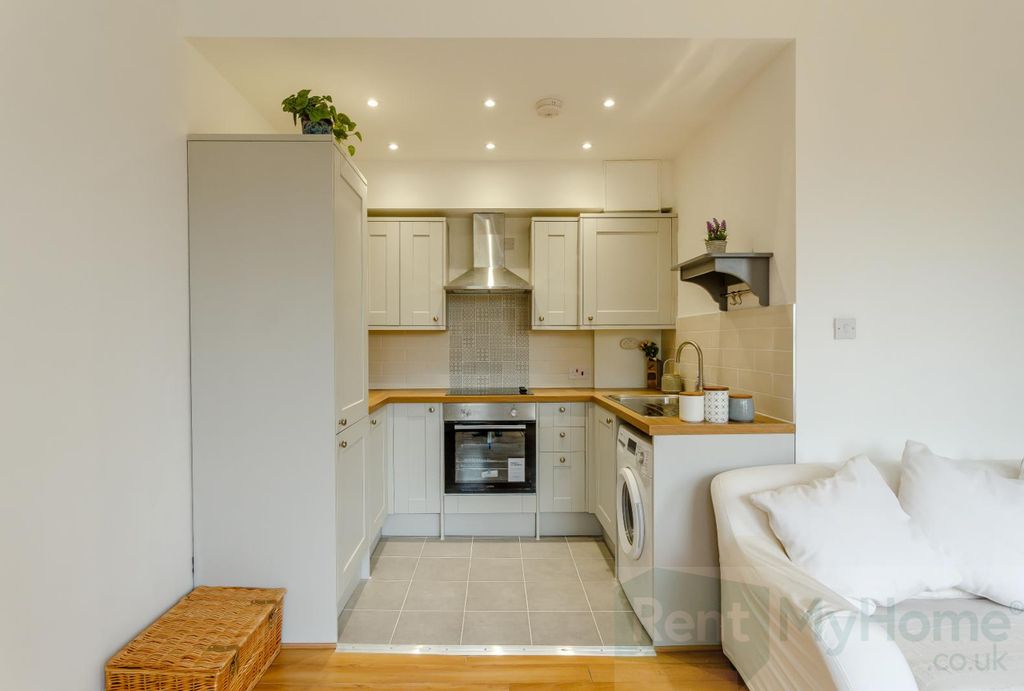 Property photo 2 of 12 L 6