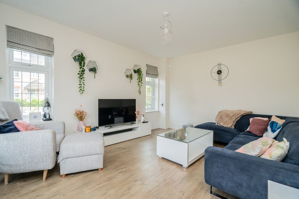 Property photo 2 of 18