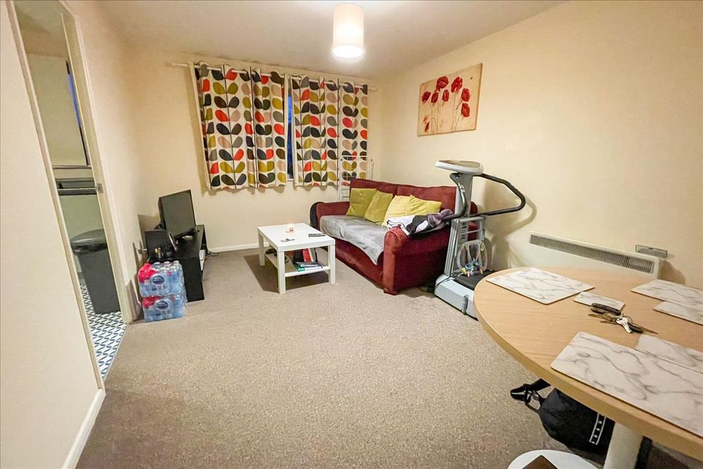 Property photo 3 of 6