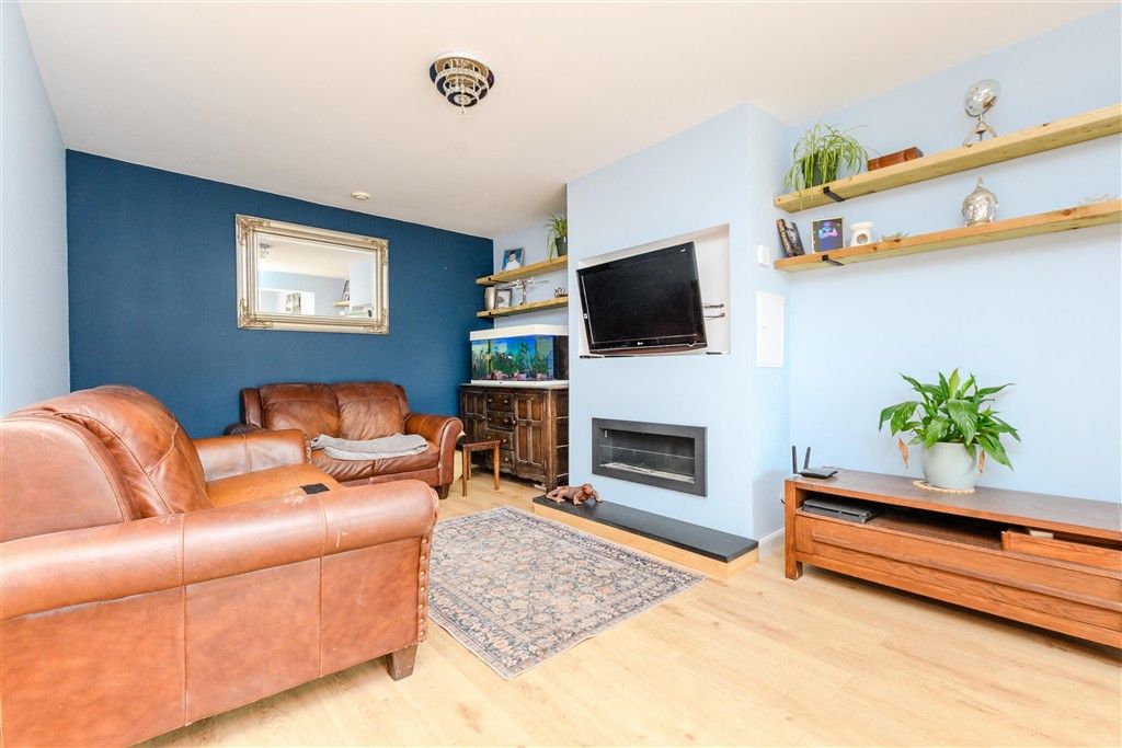 Property photo 1 of 11 Lounge/Kitchen