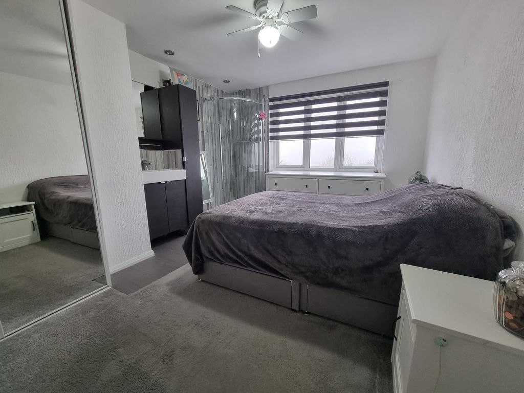 Property photo 3 of 21 Bedroom One