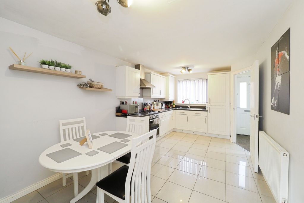 Property photo 2 of 15 Dining Area