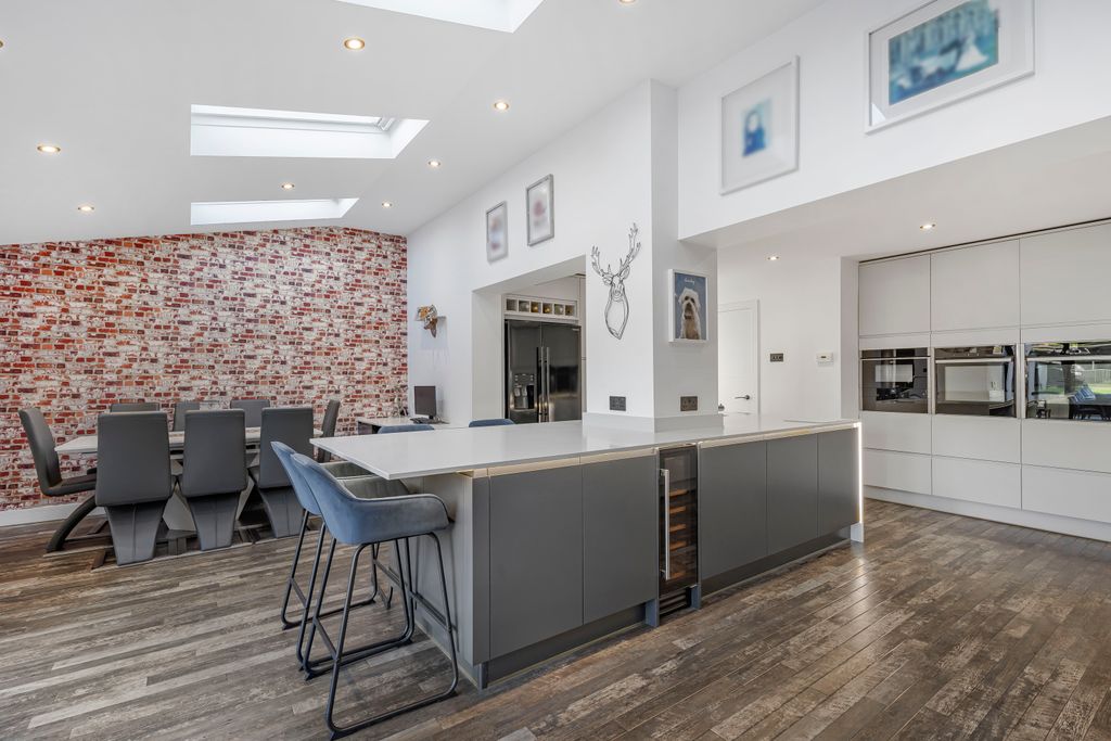 Property photo 3 of 19 Kitchen/Dining Room
