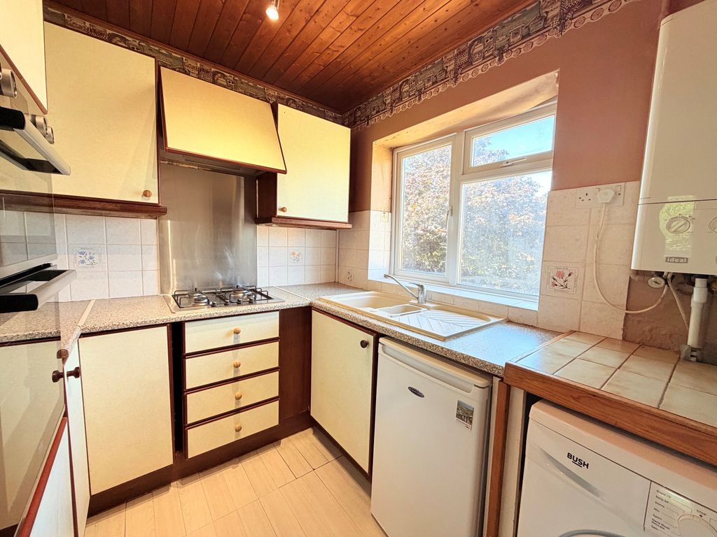 Property photo 3 of 10 6