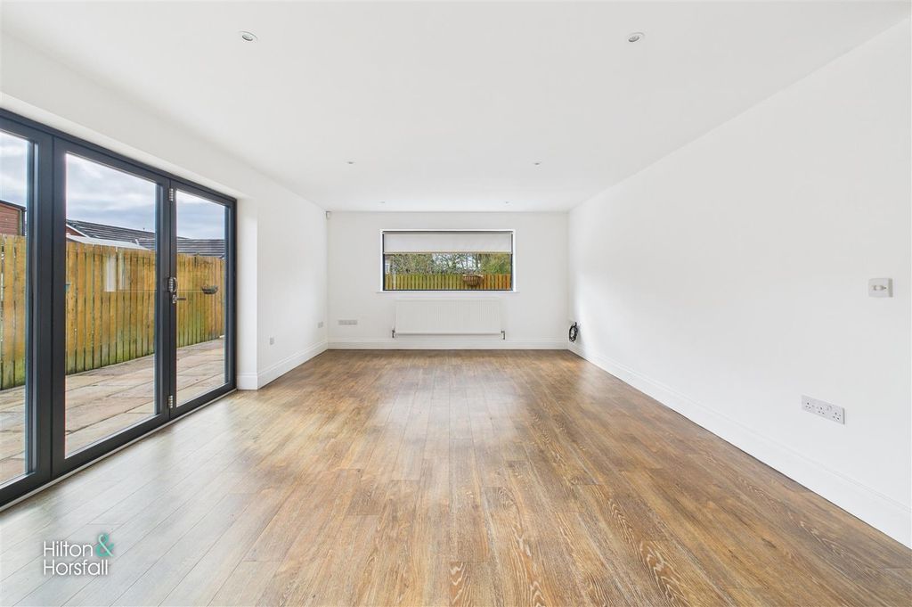Property photo 2 of 16 Arkwright Street