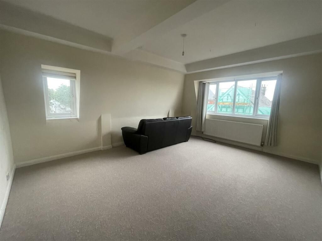 Property photo 3 of 7 Living Room