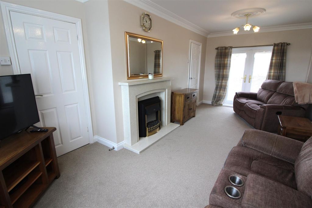 Property photo 2 of 40 Lounge
