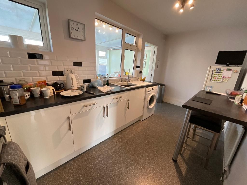 Property photo 2 of 15 Kitchen 15'5 x 7'