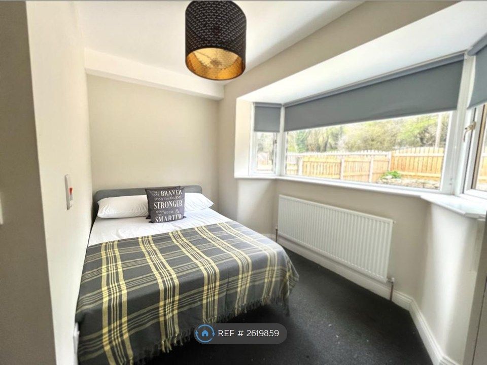 Property photo 2 of 4 Room 1 - En-Suite Room 1 - Available