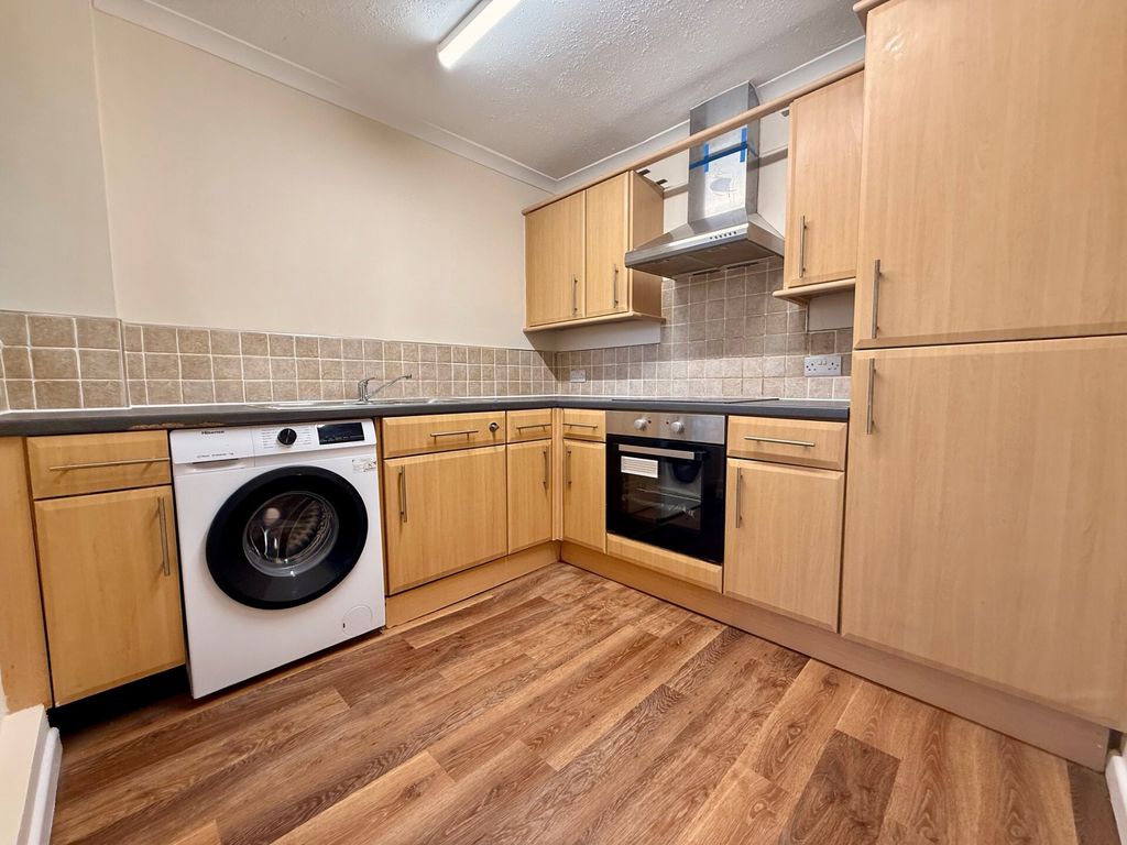 Property photo 3 of 8 82Ccfb53-319E-48A3-8B8c-56E668B3c2Dd