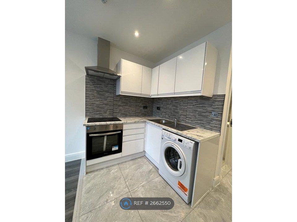 Property photo 2 of 8 Modern Kitchen