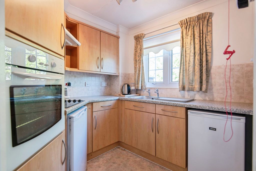 Property photo 3 of 14 Kitchen