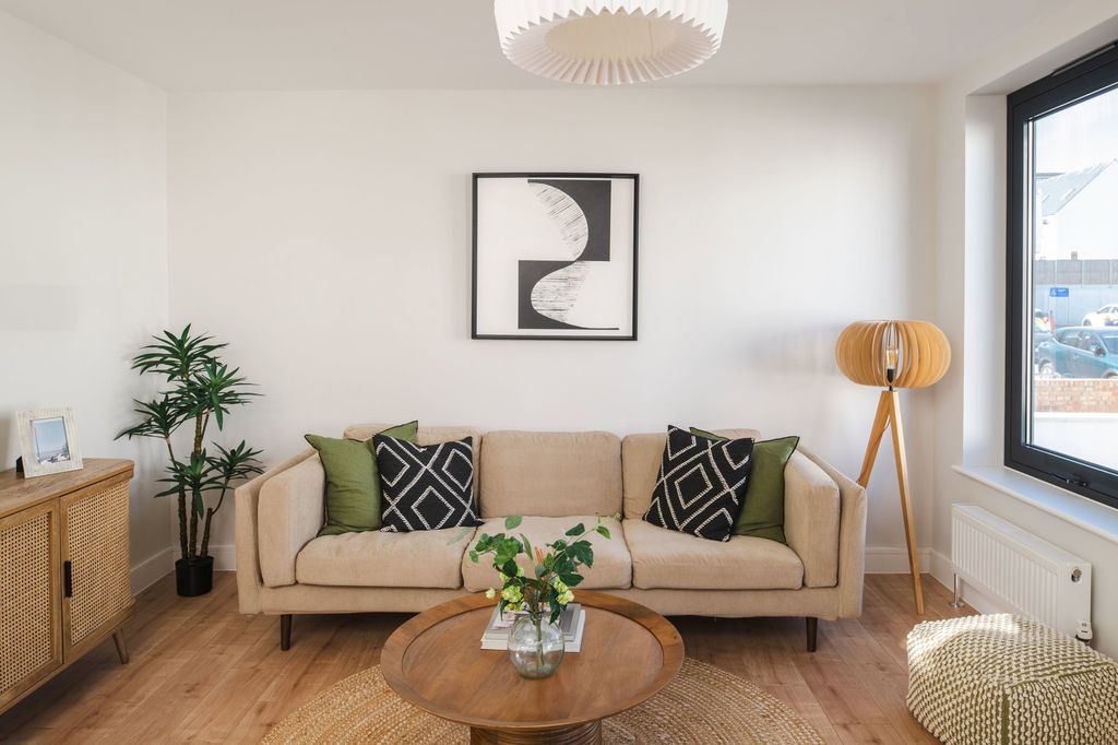 Property photo 1 of 31