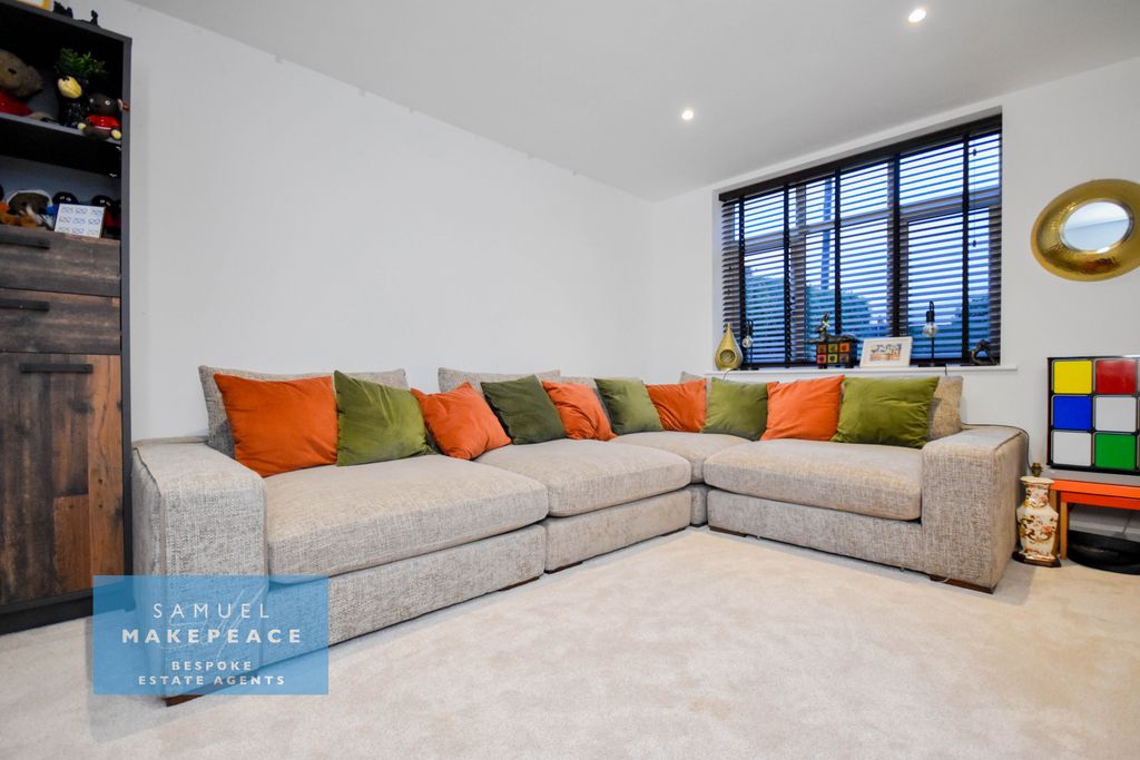 Property photo 2 of 27 Gallery