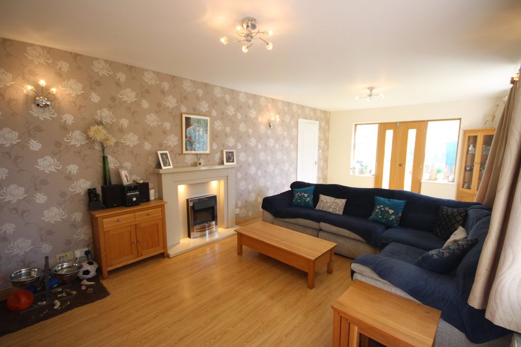 Property photo 3 of 28