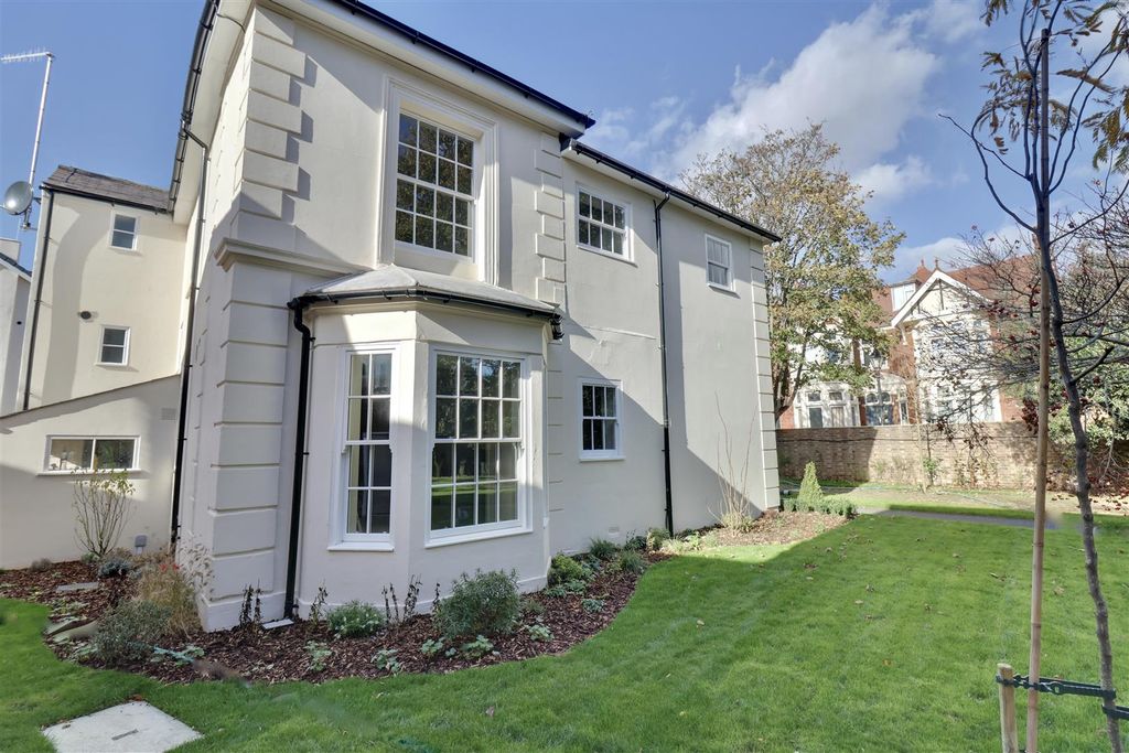 Property photo 2 of 28 Aff01Da0-1B6A-4Ad2-Ad1F-387B544264B4_1_201_A.Jpeg