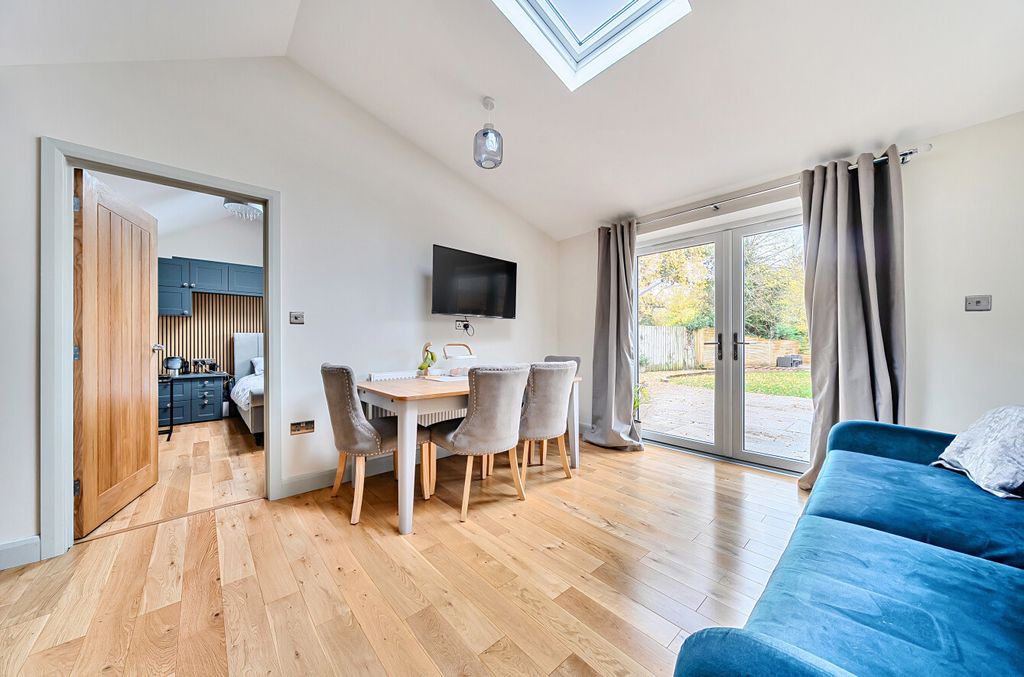 Property photo 3 of 25 1373635-11-690B6A...