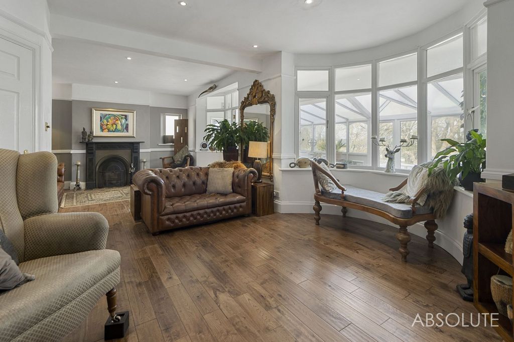 Property photo 3 of 33