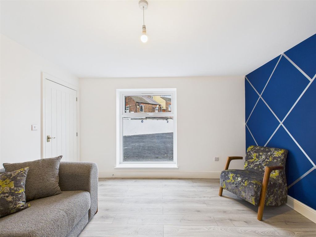 Property photo 3 of 14 Cam03604G0-Pr0204-Still044.Jpg