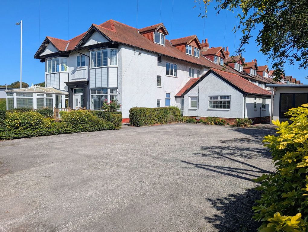 Property photo 2 of 32