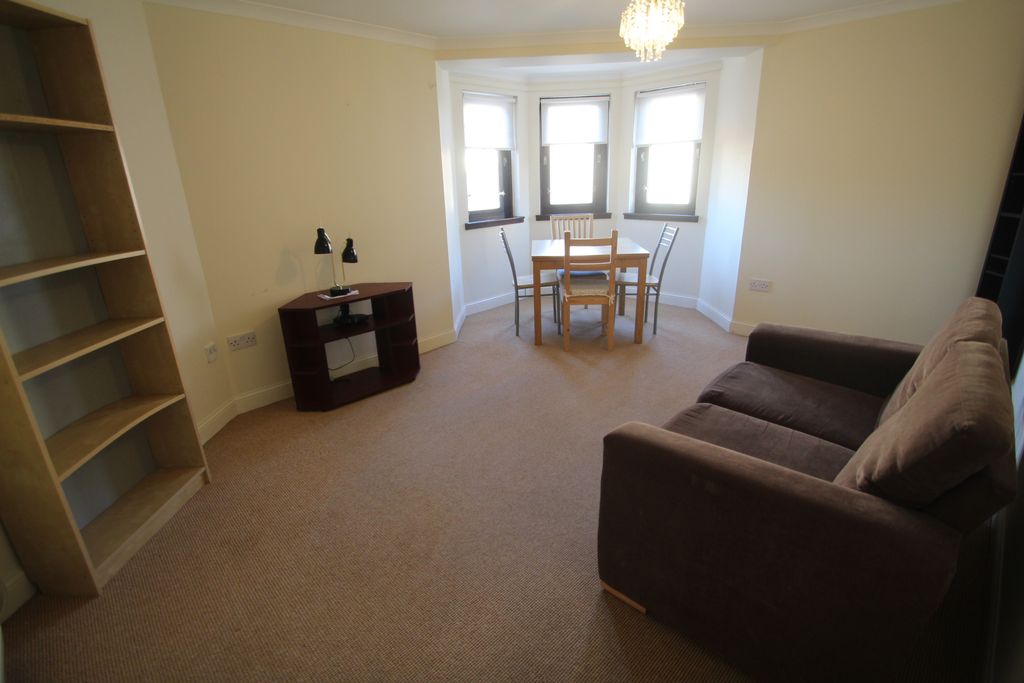 Property photo 2 of 8 Lounge