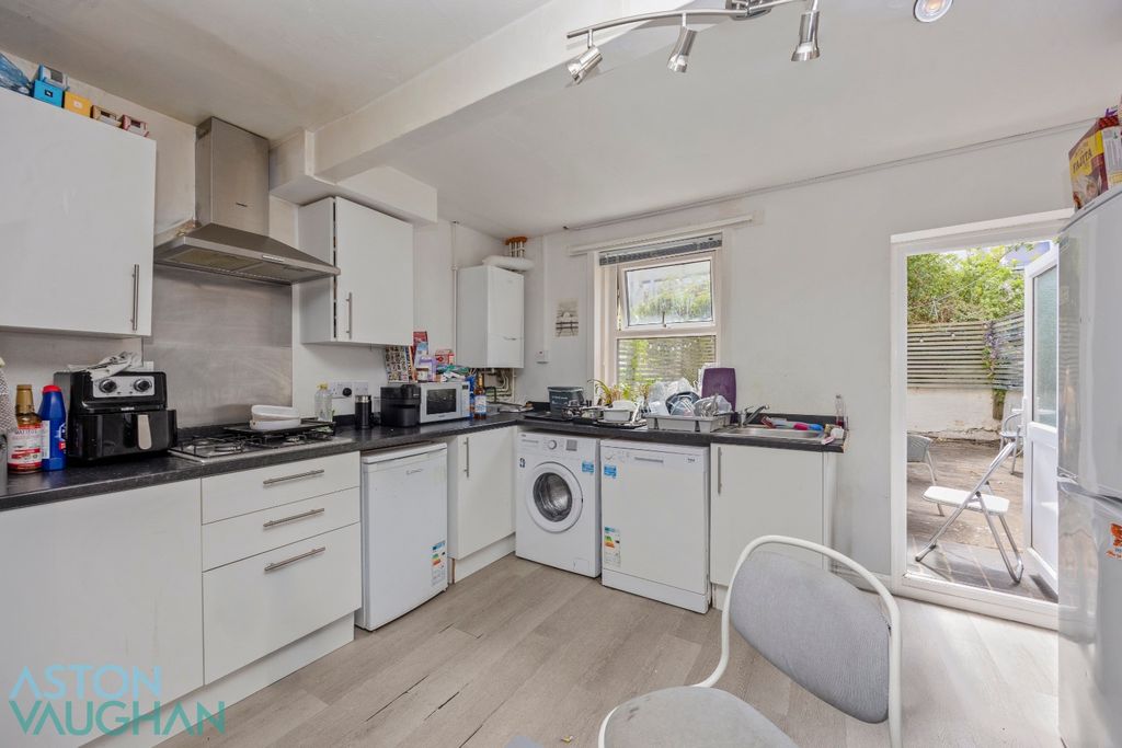 Property photo 1 of 10 5214340