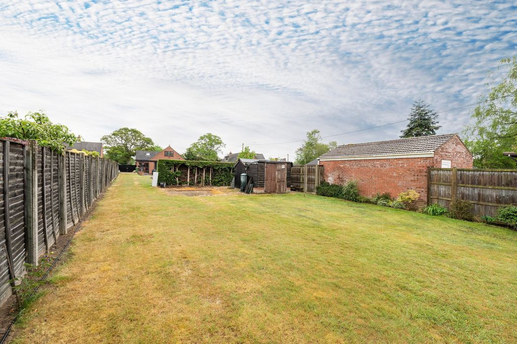 Property photo 2 of 27