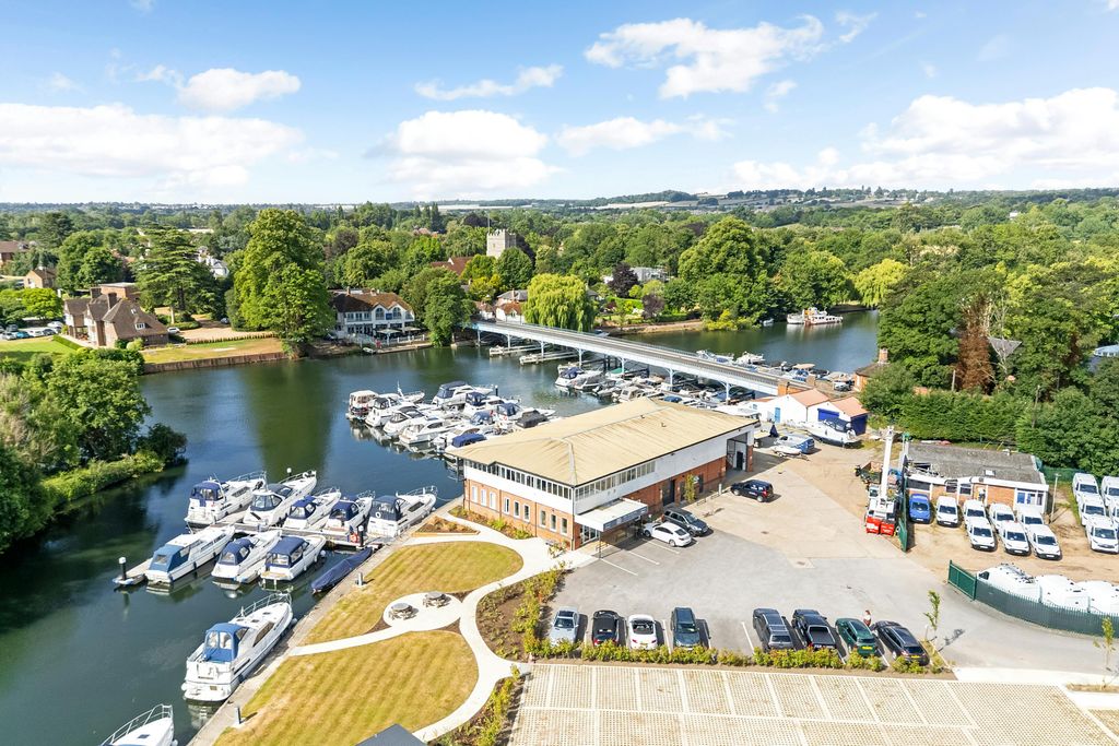 Property photo 1 of 37 95149_D B Marine Cookham Bridge 3.Jpg
