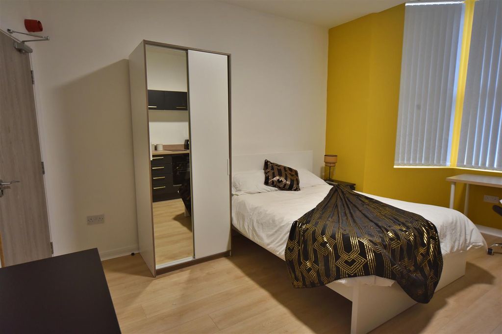 Property photo 1 of 6 165Ar_Room03_02.Jpg